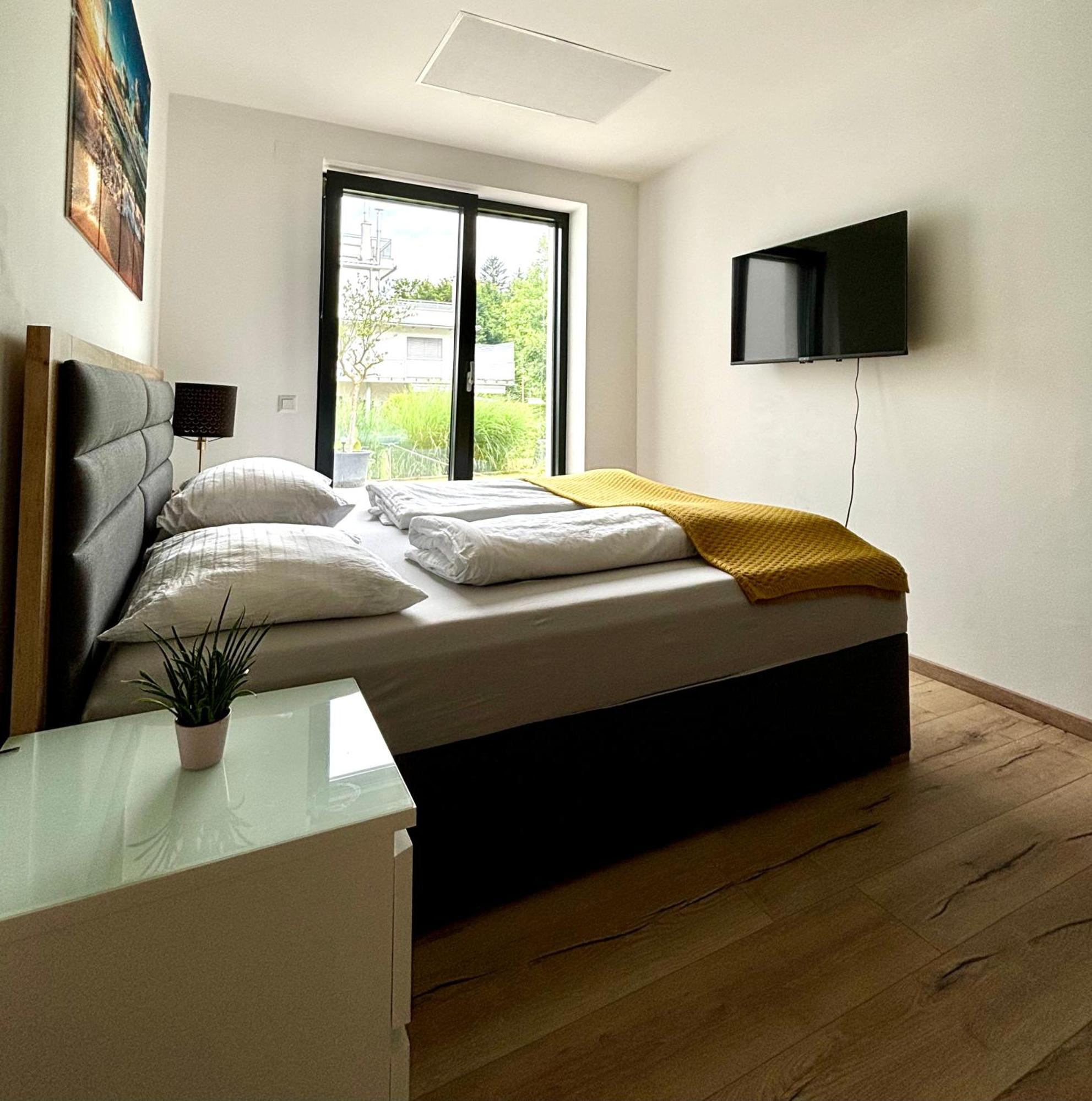 Schoene Wohnung Mit Terrasse Und Parkplatz Фельден-ам-Вертерзе Екстер'єр фото