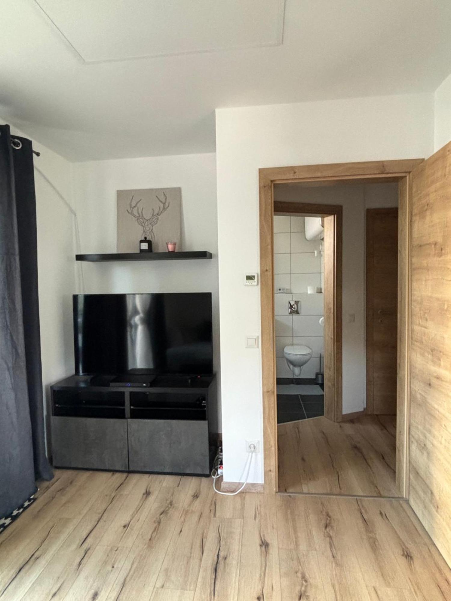 Schoene Wohnung Mit Terrasse Und Parkplatz Фельден-ам-Вертерзе Екстер'єр фото