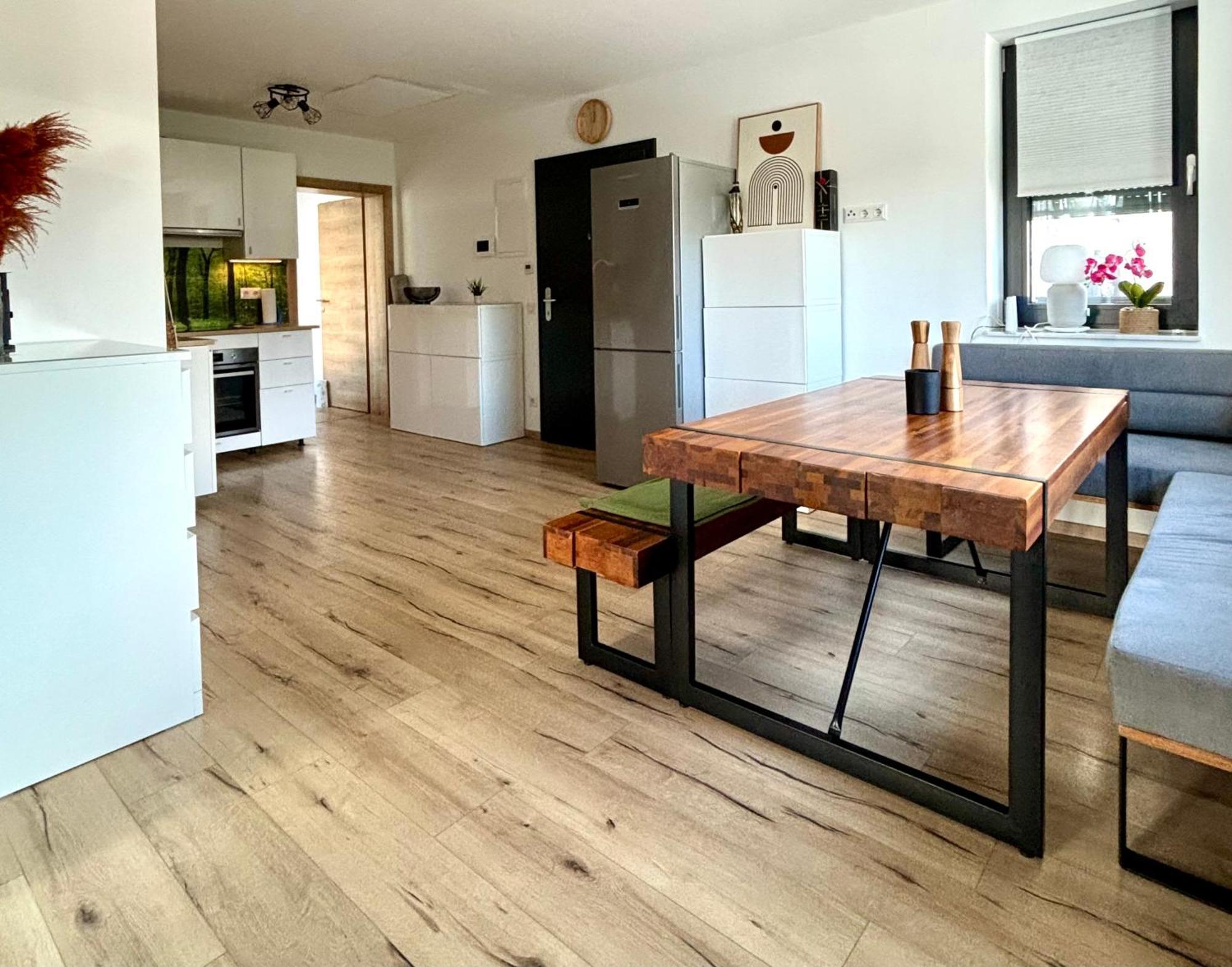 Schoene Wohnung Mit Terrasse Und Parkplatz Фельден-ам-Вертерзе Екстер'єр фото