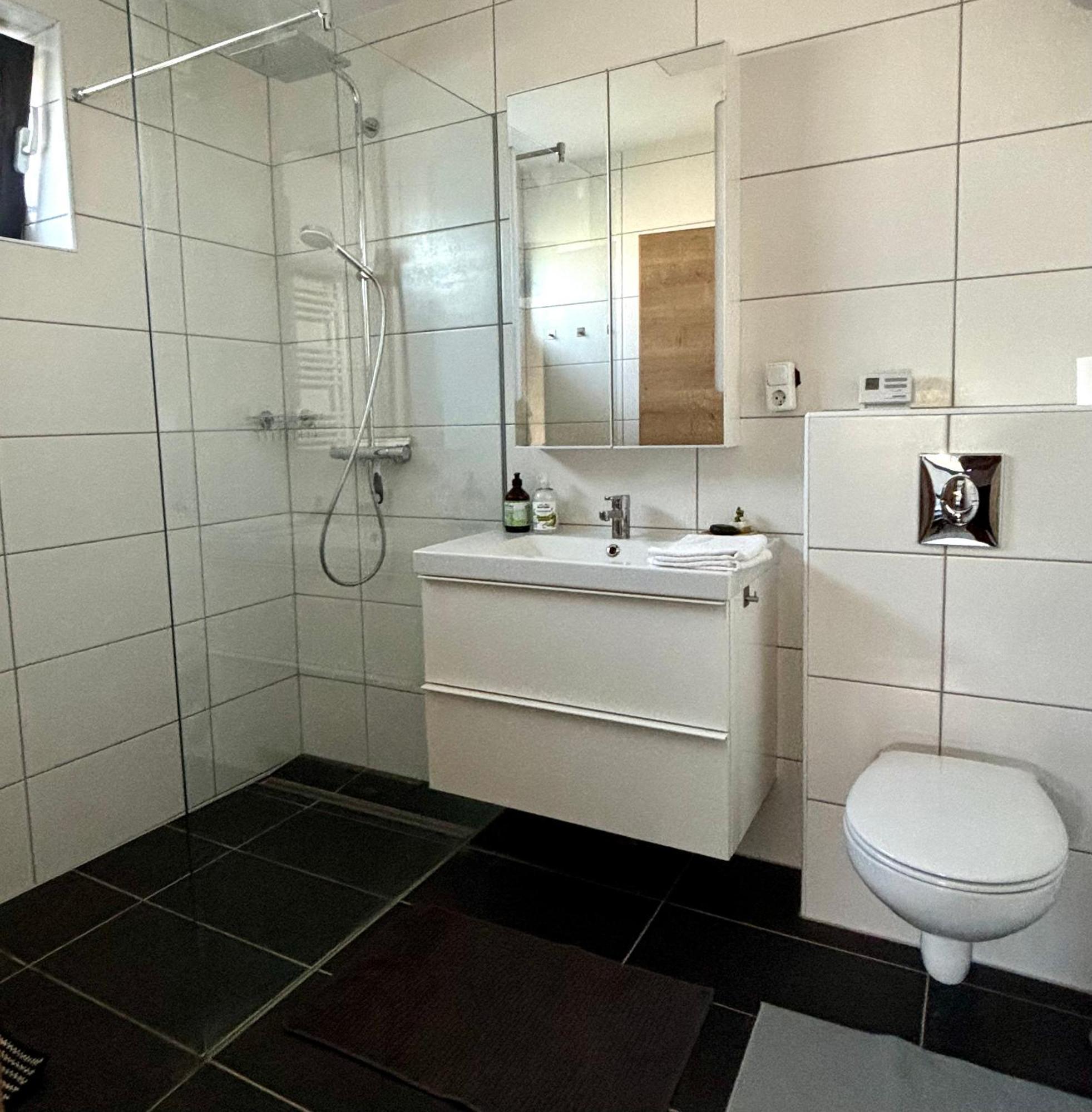 Schoene Wohnung Mit Terrasse Und Parkplatz Фельден-ам-Вертерзе Екстер'єр фото