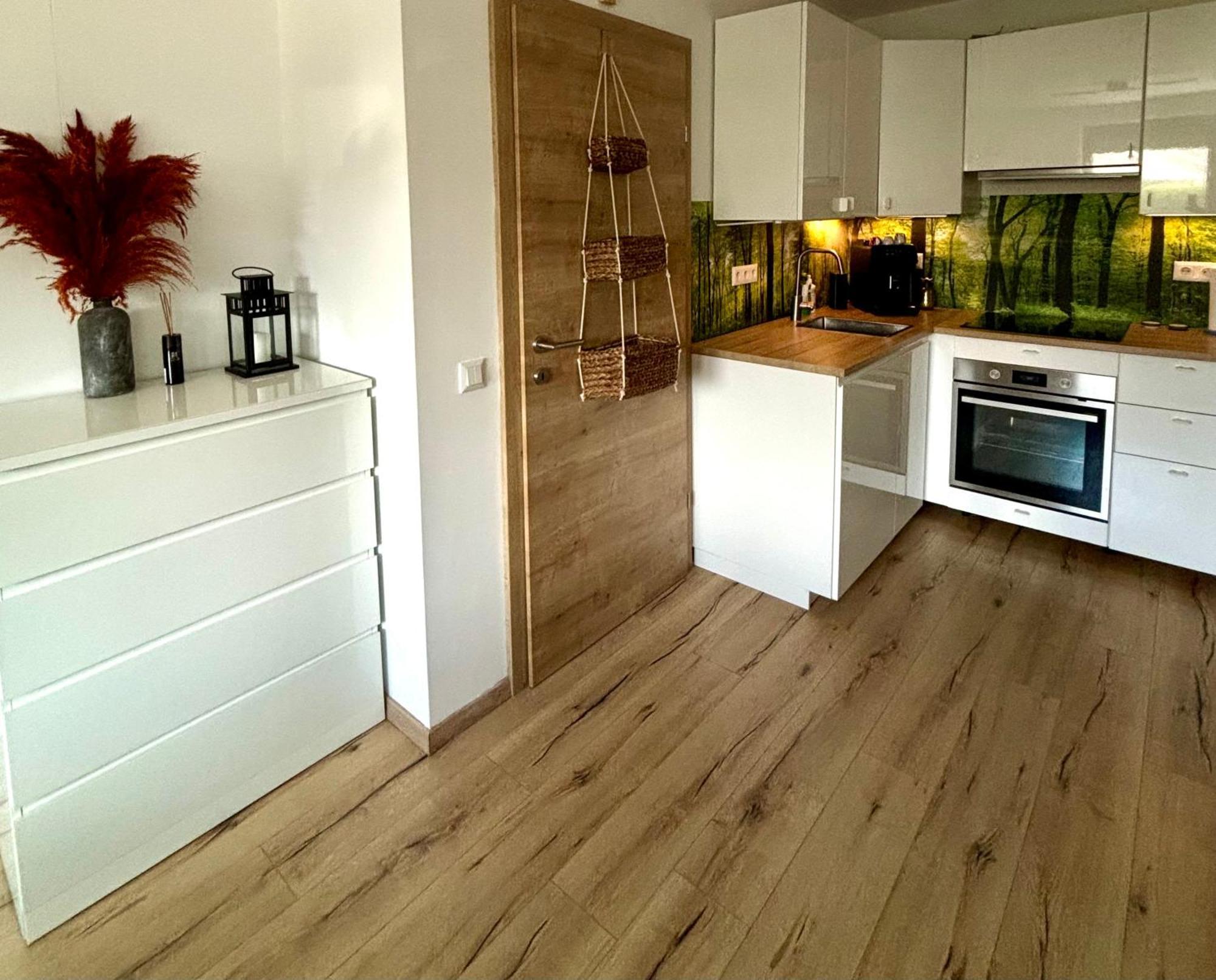Schoene Wohnung Mit Terrasse Und Parkplatz Фельден-ам-Вертерзе Екстер'єр фото