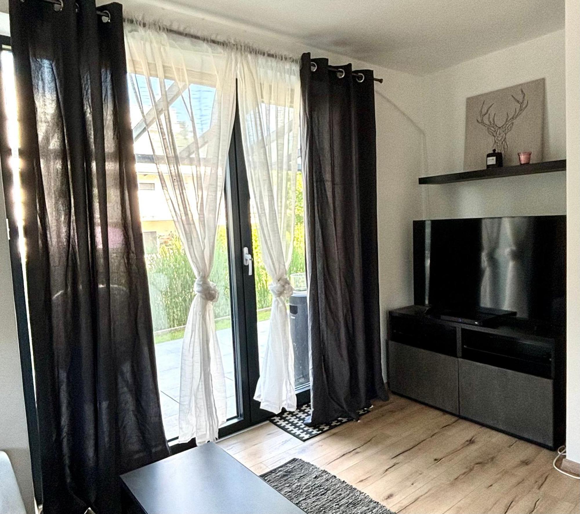 Schoene Wohnung Mit Terrasse Und Parkplatz Фельден-ам-Вертерзе Екстер'єр фото